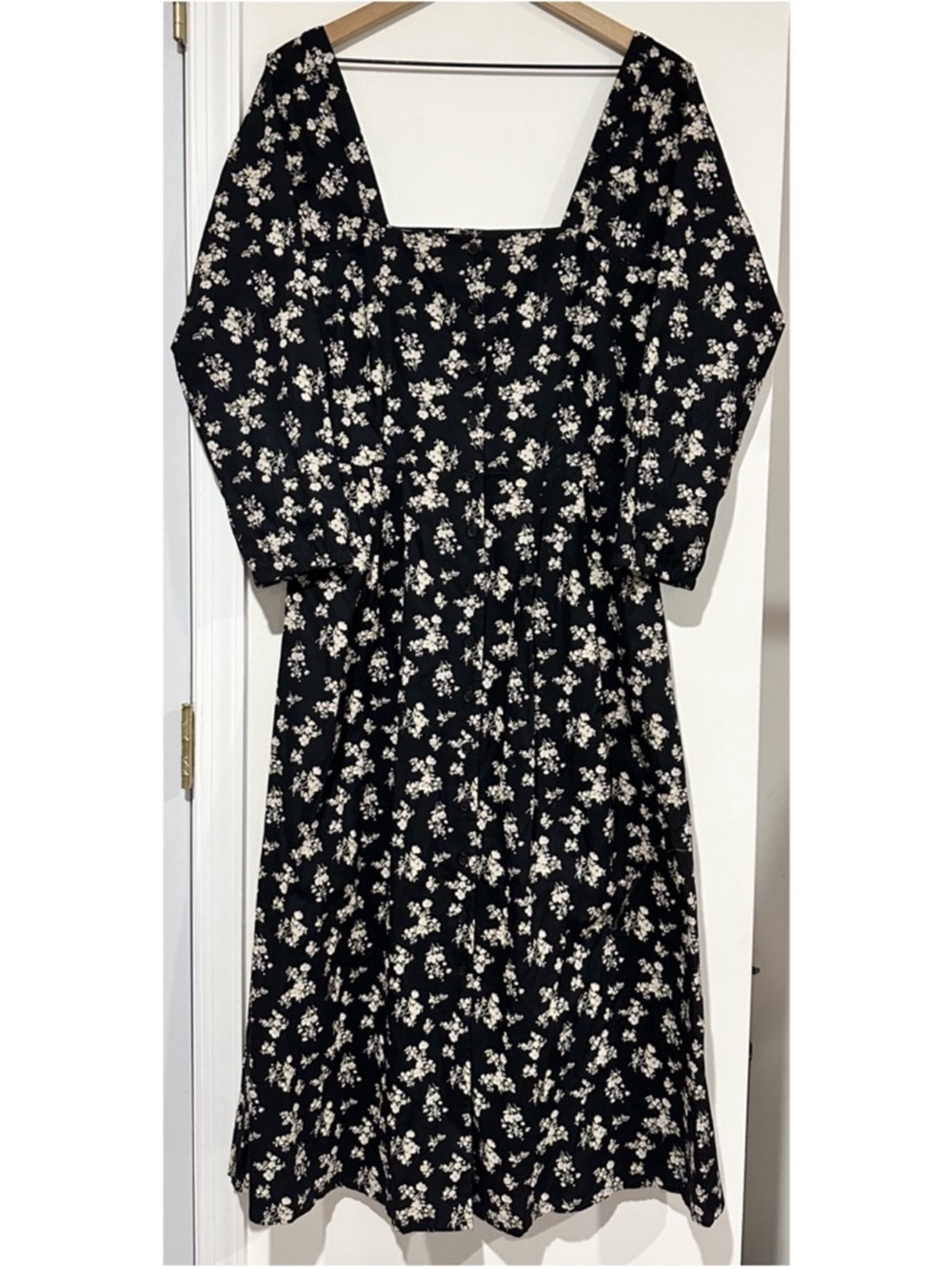 VETTA Black Floral Long-Sleeve Square-Neck Midi Dress - Picture 3 of 11